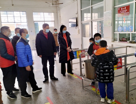 已處理38  2月14日上午,，市教育局黨組書記,、局長馮耀到宅梧鎮(zhèn)檢查學校開學情況.jpg