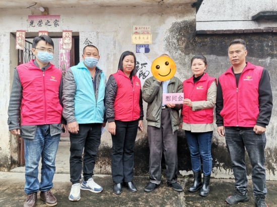 已處理1674092129217廣東省南粵交通江肇高速公司管理中心、江門平安通服務(wù)中心處到桃源鎮(zhèn)開展“黨建引領(lǐng)送關(guān)懷&middot;春日共建暖人心”活動,，為中勝村困難家庭送上慰問與關(guān)心.jpg