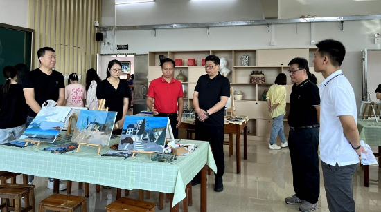 圖片2聚焦新課標新課堂,，探索美術教師發(fā)展之路——鶴山市2023年“新課標新課堂”公益培訓系列活動之中小學美術教師專業(yè)能力提升培訓活動.jpg