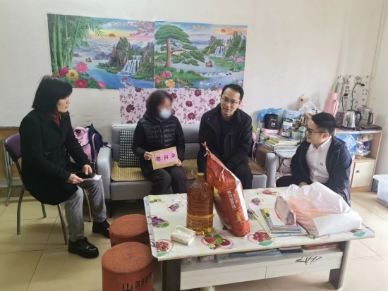 已處理1706842077704右二市 委副書記趙磊,，左一市總工會(huì)副主席呂麗群.jpg