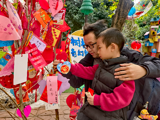財(cái)貿(mào)幼兒園 靈蛇納福,，許愿迎新.jpg